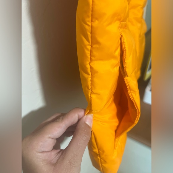 Levi's Box Quilt Puffer Layer Vest  (Apricot)
Size L - Picture 6 of 13